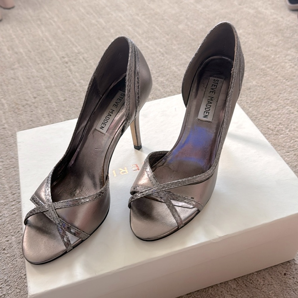Steve Madden Women's Gold Heels Size 6